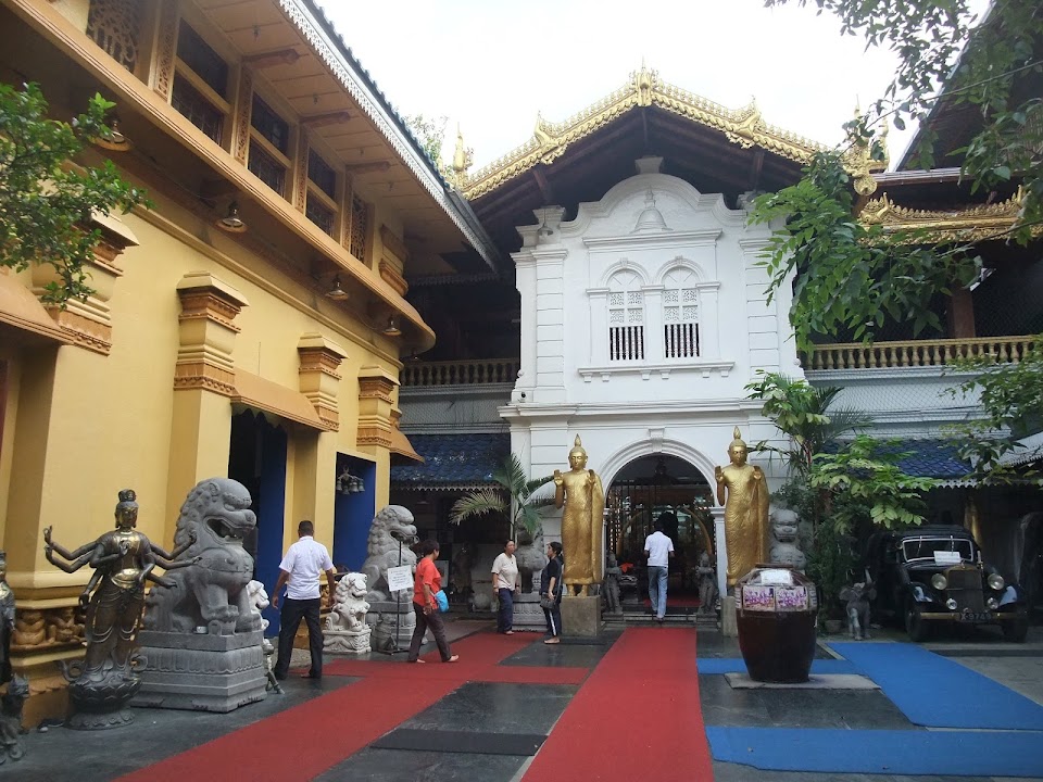 Gangaramaya Temple (The Secret Museum)
